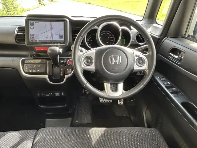 ホンダ Ｎ ＢＯＸ G ターボ SSパッケージ 長崎県 2017(平29)年 5.4万km プレミアムホワイトパールⅡ 純正8インチナビ/（CD/DVD/BT/フルセグ）/バックカメラ/衝突軽減システム/両側パワースライドドア/クルーズコントロール/ETC/パドルシフト/シートヒーター/ドライブレコーダー/オートライト/純正14インチAW