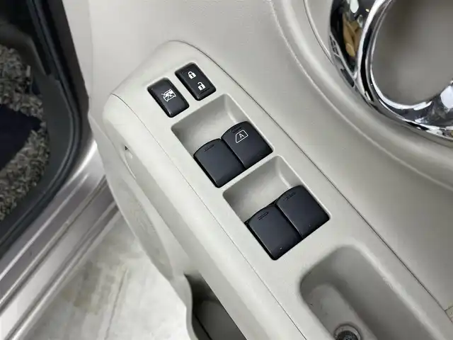 日産 キューブ 15X Vセレクション 群馬県 2014(平26)年 6.8万km ライトジンジャー 純正７インチナビ　フルセグＴＶ　バックカメラ　オートライト　ベンチシート　純正フロアマット　ＥＴＣ　スマートキー　盗難防止装置　横滑り防止装置　パワーウィンドウ　パワーステアリング　禁煙車