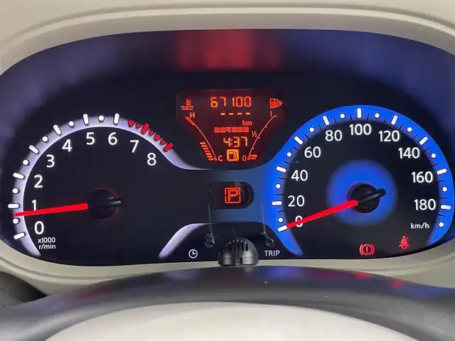 日産 キューブ 15X Vセレクション 群馬県 2014(平26)年 6.8万km ライトジンジャー 純正７インチナビ　フルセグＴＶ　バックカメラ　オートライト　ベンチシート　純正フロアマット　ＥＴＣ　スマートキー　盗難防止装置　横滑り防止装置　パワーウィンドウ　パワーステアリング　禁煙車