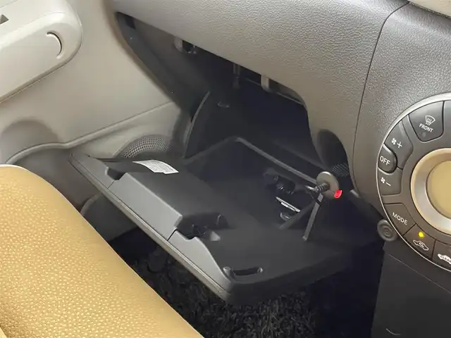 日産 キューブ 15X Vセレクション 群馬県 2014(平26)年 6.8万km ライトジンジャー 純正７インチナビ　フルセグＴＶ　バックカメラ　オートライト　ベンチシート　純正フロアマット　ＥＴＣ　スマートキー　盗難防止装置　横滑り防止装置　パワーウィンドウ　パワーステアリング　禁煙車