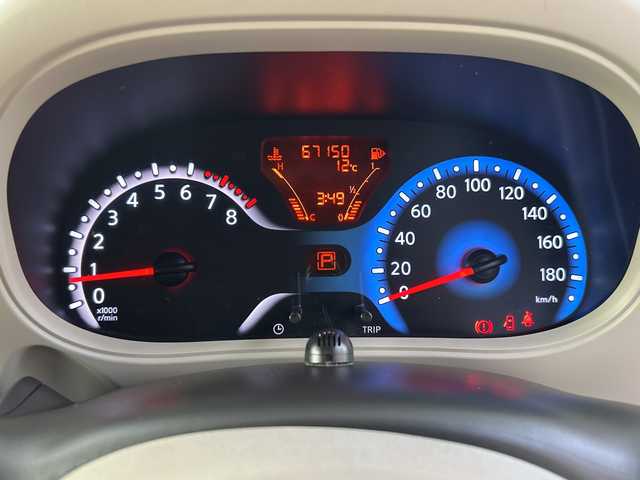 日産 キューブ 15X Vセレクション 埼玉県 2014(平26)年 6.8万km ライトジンジャー (株)IDOMが運営する【じしゃロン熊谷店】の自社ローン専用車両になりますこちらは現金またはオートローンご利用時の価格です。自社ローンご希望の方は別途その旨お申付け下さい/純正SDナビ　MM114D-W/　CD/DTV/USB/バックカメラ/アイドリングストップ/ビルトインETC/純正フロアマット/スマートキー/ライトレベライザー