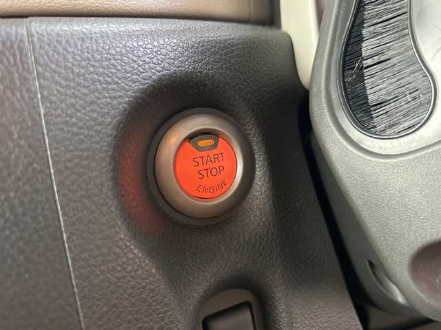 日産 キューブ 15X Vセレクション 埼玉県 2014(平26)年 6.8万km ライトジンジャー (株)IDOMが運営する【じしゃロン熊谷店】の自社ローン専用車両になりますこちらは現金またはオートローンご利用時の価格です。自社ローンご希望の方は別途その旨お申付け下さい/純正SDナビ　MM114D-W/　CD/DTV/USB/バックカメラ/アイドリングストップ/ビルトインETC/純正フロアマット/スマートキー/ライトレベライザー