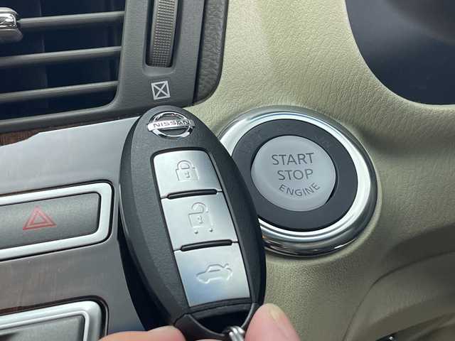 日産 フーガ 250GT タイプP 群馬県 2011(平23)年 5.5万km スーパーブラック 純正ＨＤＤナビ　/バックカメラ　/ワンセグＴＶ　/ビルトインＥＴＣ　/レザーシート　/全席パワーシート　/＝＝＝＝＝＝＝＝＝＝＝＝＝＝＝＝＝＝＝＝＝＝＝＝＝/シートヒーター　/エアシート　/プッシュスタートボタン　/ＨＩＤヘッドライト　/オートライト　/純正アルミホイール　/禁煙車