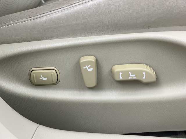 日産 フーガ 250GT タイプP 群馬県 2011(平23)年 5.5万km スーパーブラック 純正ＨＤＤナビ　/バックカメラ　/ワンセグＴＶ　/ビルトインＥＴＣ　/レザーシート　/全席パワーシート　/＝＝＝＝＝＝＝＝＝＝＝＝＝＝＝＝＝＝＝＝＝＝＝＝＝/シートヒーター　/エアシート　/プッシュスタートボタン　/ＨＩＤヘッドライト　/オートライト　/純正アルミホイール　/禁煙車