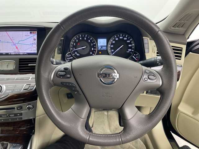 日産 フーガ 250GT タイプP 群馬県 2011(平23)年 5.5万km スーパーブラック 純正ＨＤＤナビ　/バックカメラ　/ワンセグＴＶ　/ビルトインＥＴＣ　/レザーシート　/全席パワーシート　/＝＝＝＝＝＝＝＝＝＝＝＝＝＝＝＝＝＝＝＝＝＝＝＝＝/シートヒーター　/エアシート　/プッシュスタートボタン　/ＨＩＤヘッドライト　/オートライト　/純正アルミホイール　/禁煙車