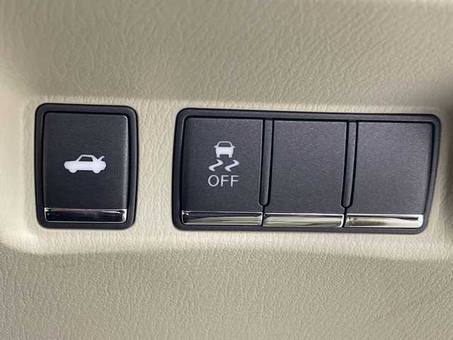 日産 フーガ 250GT タイプP 群馬県 2011(平23)年 5.5万km スーパーブラック 純正ＨＤＤナビ　/バックカメラ　/ワンセグＴＶ　/ビルトインＥＴＣ　/レザーシート　/全席パワーシート　/＝＝＝＝＝＝＝＝＝＝＝＝＝＝＝＝＝＝＝＝＝＝＝＝＝/シートヒーター　/エアシート　/プッシュスタートボタン　/ＨＩＤヘッドライト　/オートライト　/純正アルミホイール　/禁煙車