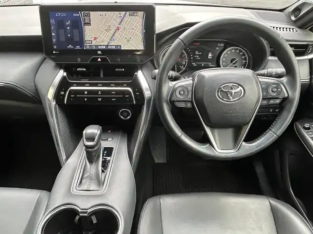 トヨタ ハリアー G 愛知県 2021(令3)年 4.5万km ホワイトパールクリスタルシャイン 純正12.3型ディスプレイ〈MOP〉/・Tコネクトナビ／Bluetooth／USB／地デジTV/・Apple Car Play／Android　Auto/・JBLプレミアムサウンドシステム/バックビューカメラ/パワーバックドア/デジタルインナーミラー/合皮＆ファブリックコンビシート/運転席パワーシート/LEDヘッドライト／デイライト／フォグランプ/ビルトインETC2.0/TOYOTA SAFETY SENSE/・プリクラッシュセーフティ/・レーントレーシングアシスト/・レーダークルーズコントロール/・アダプティブハイビームシステム/・ロードサインアシスト/パーキングサポートブレーキ/純正18インチAW