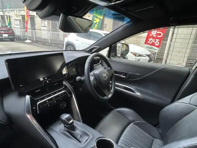 トヨタ ハリアー G 愛知県 2021(令3)年 4.5万km ホワイトパールクリスタルシャイン 純正12.3型ディスプレイ〈MOP〉/・Tコネクトナビ／Bluetooth／USB／地デジTV/・Apple Car Play／Android　Auto/・JBLプレミアムサウンドシステム/バックビューカメラ/パワーバックドア/デジタルインナーミラー/合皮＆ファブリックコンビシート/運転席パワーシート/LEDヘッドライト／デイライト／フォグランプ/ビルトインETC2.0/TOYOTA SAFETY SENSE/・プリクラッシュセーフティ/・レーントレーシングアシスト/・レーダークルーズコントロール/・アダプティブハイビームシステム/・ロードサインアシスト/パーキングサポートブレーキ/純正18インチAW