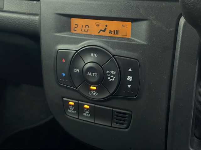 マツダ キャロル ハイブリッドGX 愛知県 2023(令5)年 1.4万km ダスクブルーメタリック/ホワイト2トーン KENWOOD製ナビ/【Bluetooth/CD/AM/FM/AUX】/衝突被害軽減ブレーキ/ペダル踏み間違い時加速抑制装置/車線逸脱警報システム/誤発進抑制機能/コーナーセンサー/横滑り防止装置/アイドリングストップ/前席シートヒーター/ビルトインETC/オートエアコン/プッシュスタート/スペアキー/純正フロアマット/純正14インチアルミホイール/LEDオートライト/電動格納ミラー