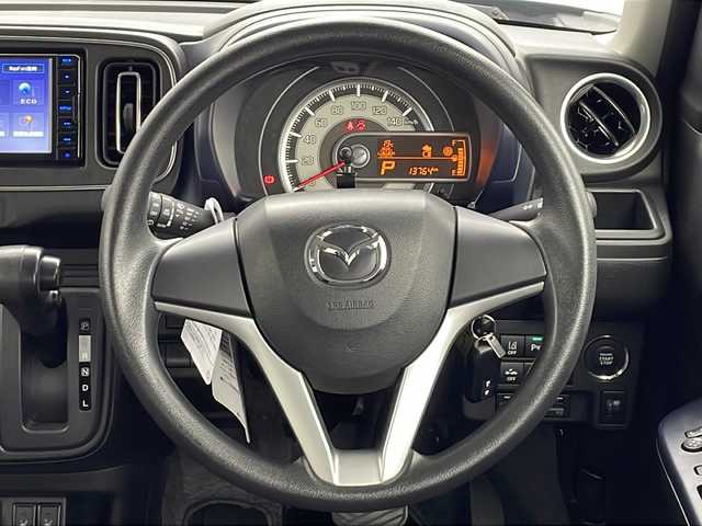 マツダ キャロル ハイブリッドGX 愛知県 2023(令5)年 1.4万km ダスクブルーメタリック/ホワイト2トーン KENWOOD製ナビ/【Bluetooth/CD/AM/FM/AUX】/衝突被害軽減ブレーキ/ペダル踏み間違い時加速抑制装置/車線逸脱警報システム/誤発進抑制機能/コーナーセンサー/横滑り防止装置/アイドリングストップ/前席シートヒーター/ビルトインETC/オートエアコン/プッシュスタート/スペアキー/純正フロアマット/純正14インチアルミホイール/LEDオートライト/電動格納ミラー