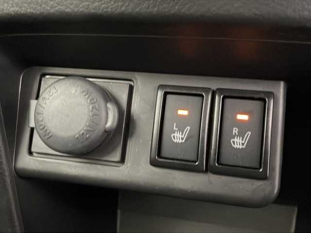 マツダ キャロル ハイブリッドGX 愛知県 2023(令5)年 1.4万km ダスクブルーメタリック/ホワイト2トーン KENWOOD製ナビ/【Bluetooth/CD/AM/FM/AUX】/衝突被害軽減ブレーキ/ペダル踏み間違い時加速抑制装置/車線逸脱警報システム/誤発進抑制機能/コーナーセンサー/横滑り防止装置/アイドリングストップ/前席シートヒーター/ビルトインETC/オートエアコン/プッシュスタート/スペアキー/純正フロアマット/純正14インチアルミホイール/LEDオートライト/電動格納ミラー