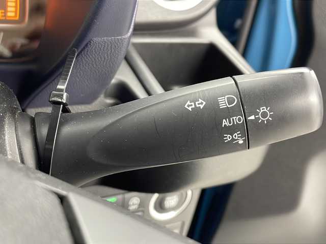 マツダ キャロル ハイブリッドGX 愛知県 2023(令5)年 1.4万km ダスクブルーメタリック/ホワイト2トーン KENWOOD製ナビ/【Bluetooth/CD/AM/FM/AUX】/衝突被害軽減ブレーキ/ペダル踏み間違い時加速抑制装置/車線逸脱警報システム/誤発進抑制機能/コーナーセンサー/横滑り防止装置/アイドリングストップ/前席シートヒーター/ビルトインETC/オートエアコン/プッシュスタート/スペアキー/純正フロアマット/純正14インチアルミホイール/LEDオートライト/電動格納ミラー