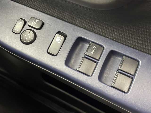 マツダ キャロル ハイブリッドGX 愛知県 2023(令5)年 1.4万km ダスクブルーメタリック/ホワイト2トーン KENWOOD製ナビ/【Bluetooth/CD/AM/FM/AUX】/衝突被害軽減ブレーキ/ペダル踏み間違い時加速抑制装置/車線逸脱警報システム/誤発進抑制機能/コーナーセンサー/横滑り防止装置/アイドリングストップ/前席シートヒーター/ビルトインETC/オートエアコン/プッシュスタート/スペアキー/純正フロアマット/純正14インチアルミホイール/LEDオートライト/電動格納ミラー