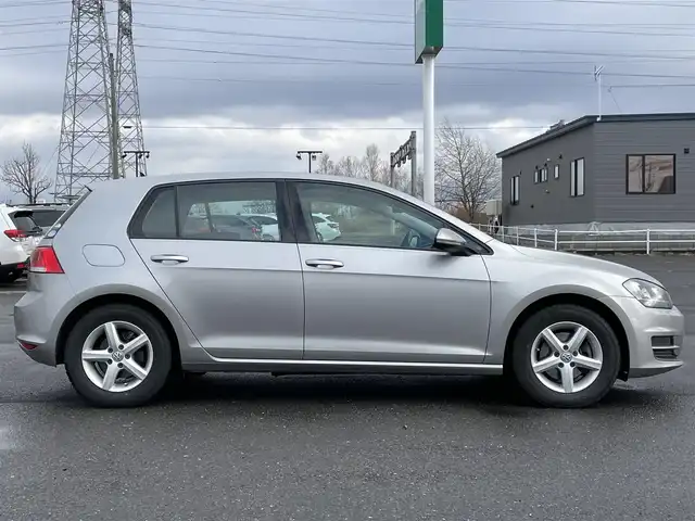 フォルクスワーゲン ゴルフ TSI コンフォートライン BM 道央・札幌 2014(平26)年 11.9万km タングステンシルバーメタリック 純正メーカーナビ/CD/DVD/BT/クルーズコントロール/バックカメラ/ビルトインETC/ドライブレコーダー/アイドリングストップ/ステアリングリモコン/パドルシフト/電動パーキング/オートブレーキホールド/MTモード付AT/リモコンキー/HIDヘッドライト/オートライト/フォグランプ/電動格納ミラー/ヒーテッドドアミラー/ウィンカーミラー/フロアマット/スペアキー/純正AW付き夏タイヤ積込/205/55/R16/2019年/山2mm