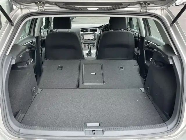 フォルクスワーゲン ゴルフ TSI コンフォートライン BM 道央・札幌 2014(平26)年 11.9万km タングステンシルバーメタリック 純正メーカーナビ/CD/DVD/BT/クルーズコントロール/バックカメラ/ビルトインETC/ドライブレコーダー/アイドリングストップ/ステアリングリモコン/パドルシフト/電動パーキング/オートブレーキホールド/MTモード付AT/リモコンキー/HIDヘッドライト/オートライト/フォグランプ/電動格納ミラー/ヒーテッドドアミラー/ウィンカーミラー/フロアマット/スペアキー/純正AW付き夏タイヤ積込/205/55/R16/2019年/山2mm