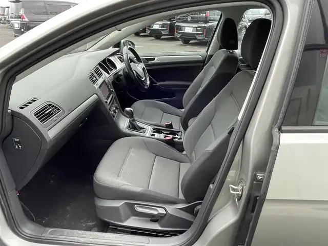 フォルクスワーゲン ゴルフ TSI コンフォートライン BM 道央・札幌 2014(平26)年 11.9万km タングステンシルバーメタリック 純正メーカーナビ/CD/DVD/BT/クルーズコントロール/バックカメラ/ビルトインETC/ドライブレコーダー/アイドリングストップ/ステアリングリモコン/パドルシフト/電動パーキング/オートブレーキホールド/MTモード付AT/リモコンキー/HIDヘッドライト/オートライト/フォグランプ/電動格納ミラー/ヒーテッドドアミラー/ウィンカーミラー/フロアマット/スペアキー/純正AW付き夏タイヤ積込/205/55/R16/2019年/山2mm