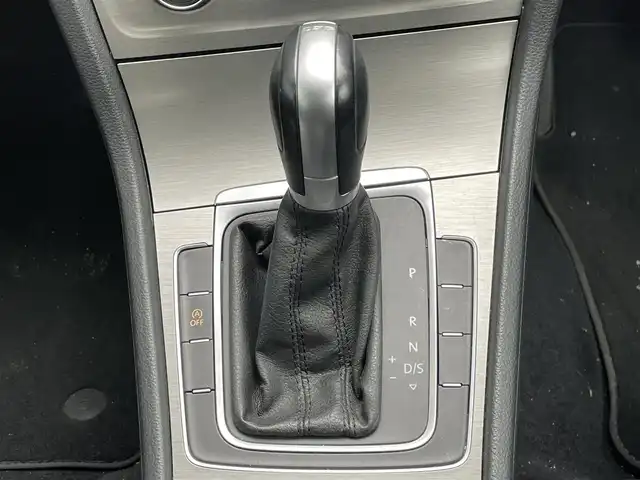 フォルクスワーゲン ゴルフ TSI コンフォートライン BM 道央・札幌 2014(平26)年 11.9万km タングステンシルバーメタリック 純正メーカーナビ/CD/DVD/BT/クルーズコントロール/バックカメラ/ビルトインETC/ドライブレコーダー/アイドリングストップ/ステアリングリモコン/パドルシフト/電動パーキング/オートブレーキホールド/MTモード付AT/リモコンキー/HIDヘッドライト/オートライト/フォグランプ/電動格納ミラー/ヒーテッドドアミラー/ウィンカーミラー/フロアマット/スペアキー/純正AW付き夏タイヤ積込/205/55/R16/2019年/山2mm