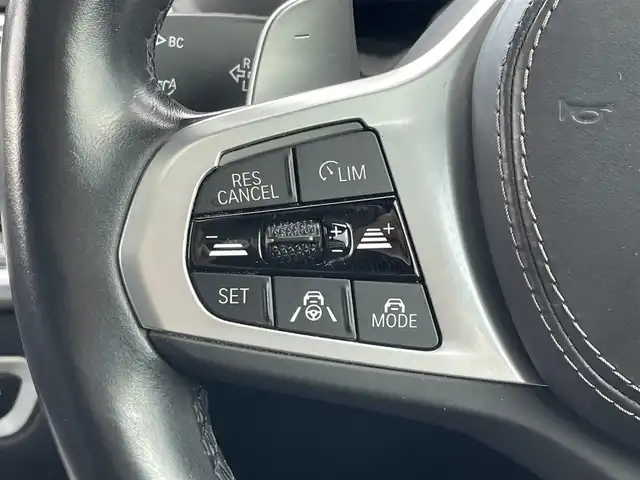 ＢＭＷ ＢＭＷ Ｘ５ xDrive 45e Mスポーツ 東京都 2023(令5)年 11.2万km ミネラルホワイト ・法人ワンオーナー/・エアササスペンション/・プッシュスタート/・パノラマサンルーフ/・インテリジェントセーフティ/・注意喚起アシスタント/・ステアリングアシスト/・PDC自動起動/・アクティブPDC緊急ブレーキ/・パーキングアシスト/・ハイビームアシスト/・クルーズコントロール(追従式)/・本革シート/・前席パワーシート/・全席シートヒーター/・純正メモリナビ/【Bluetooth・USB・AppleCarPlay】/・フルセグTV/・全方位カメラ/・ETC/・ワイヤレス充電/・ドライブレコーダー(前後録画)/・レーダー探知機/・パワーバックドア/・LEDヘッドランプ/・純正マット