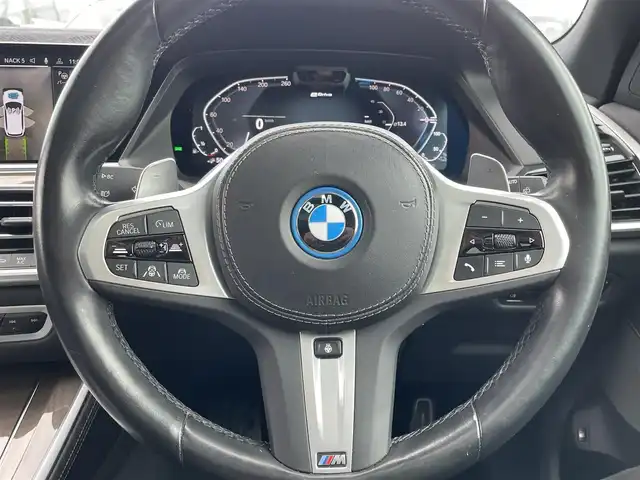 ＢＭＷ ＢＭＷ Ｘ５ xDrive 45e Mスポーツ 東京都 2023(令5)年 11.2万km ミネラルホワイト ・法人ワンオーナー/・エアササスペンション/・プッシュスタート/・パノラマサンルーフ/・インテリジェントセーフティ/・注意喚起アシスタント/・ステアリングアシスト/・PDC自動起動/・アクティブPDC緊急ブレーキ/・パーキングアシスト/・ハイビームアシスト/・クルーズコントロール(追従式)/・本革シート/・前席パワーシート/・全席シートヒーター/・純正メモリナビ/【Bluetooth・USB・AppleCarPlay】/・フルセグTV/・全方位カメラ/・ETC/・ワイヤレス充電/・ドライブレコーダー(前後録画)/・レーダー探知機/・パワーバックドア/・LEDヘッドランプ/・純正マット