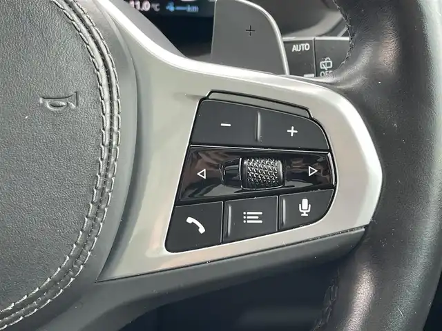 ＢＭＷ ＢＭＷ Ｘ５ xDrive 45e Mスポーツ 東京都 2023(令5)年 11.2万km ミネラルホワイト ・法人ワンオーナー/・エアササスペンション/・プッシュスタート/・パノラマサンルーフ/・インテリジェントセーフティ/・注意喚起アシスタント/・ステアリングアシスト/・PDC自動起動/・アクティブPDC緊急ブレーキ/・パーキングアシスト/・ハイビームアシスト/・クルーズコントロール(追従式)/・本革シート/・前席パワーシート/・全席シートヒーター/・純正メモリナビ/【Bluetooth・USB・AppleCarPlay】/・フルセグTV/・全方位カメラ/・ETC/・ワイヤレス充電/・ドライブレコーダー(前後録画)/・レーダー探知機/・パワーバックドア/・LEDヘッドランプ/・純正マット