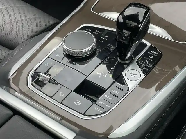 ＢＭＷ ＢＭＷ Ｘ５ xDrive 45e Mスポーツ 東京都 2023(令5)年 11.2万km ミネラルホワイト ・法人ワンオーナー/・エアササスペンション/・プッシュスタート/・パノラマサンルーフ/・インテリジェントセーフティ/・注意喚起アシスタント/・ステアリングアシスト/・PDC自動起動/・アクティブPDC緊急ブレーキ/・パーキングアシスト/・ハイビームアシスト/・クルーズコントロール(追従式)/・本革シート/・前席パワーシート/・全席シートヒーター/・純正メモリナビ/【Bluetooth・USB・AppleCarPlay】/・フルセグTV/・全方位カメラ/・ETC/・ワイヤレス充電/・ドライブレコーダー(前後録画)/・レーダー探知機/・パワーバックドア/・LEDヘッドランプ/・純正マット