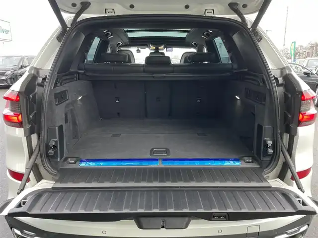 ＢＭＷ ＢＭＷ Ｘ５ xDrive 45e Mスポーツ 東京都 2023(令5)年 11.2万km ミネラルホワイト ・法人ワンオーナー/・エアササスペンション/・プッシュスタート/・パノラマサンルーフ/・インテリジェントセーフティ/・注意喚起アシスタント/・ステアリングアシスト/・PDC自動起動/・アクティブPDC緊急ブレーキ/・パーキングアシスト/・ハイビームアシスト/・クルーズコントロール(追従式)/・本革シート/・前席パワーシート/・全席シートヒーター/・純正メモリナビ/【Bluetooth・USB・AppleCarPlay】/・フルセグTV/・全方位カメラ/・ETC/・ワイヤレス充電/・ドライブレコーダー(前後録画)/・レーダー探知機/・パワーバックドア/・LEDヘッドランプ/・純正マット