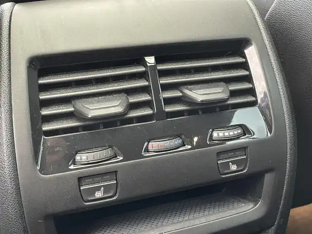 ＢＭＷ ＢＭＷ Ｘ５ xDrive 45e Mスポーツ 東京都 2023(令5)年 11.2万km ミネラルホワイト ・法人ワンオーナー/・エアササスペンション/・プッシュスタート/・パノラマサンルーフ/・インテリジェントセーフティ/・注意喚起アシスタント/・ステアリングアシスト/・PDC自動起動/・アクティブPDC緊急ブレーキ/・パーキングアシスト/・ハイビームアシスト/・クルーズコントロール(追従式)/・本革シート/・前席パワーシート/・全席シートヒーター/・純正メモリナビ/【Bluetooth・USB・AppleCarPlay】/・フルセグTV/・全方位カメラ/・ETC/・ワイヤレス充電/・ドライブレコーダー(前後録画)/・レーダー探知機/・パワーバックドア/・LEDヘッドランプ/・純正マット