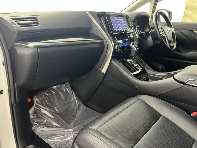 トヨタ アルファードハイブリット SR Cパッケージ 福島県 2019(令1)年 2.3万km ホワイトパールクリスタルシャイン フリップダウンモニター/・純正SDナビゲーション/型式：NSZt-Y68T/【CD/DVD/Bluetooth/フルセグTV】/・バックカメラ/・ETC2.0/・前後ドライブレコーダー/プリクラッシュセーフティ/レーントレーシングアシスト/アダプティブクルーズコントロール/クリアランスソナー/パーキングサポートブレーキ/ロードサインアシスト/電子パーキングブレーキ/・ブレーキオートホールド/アイドリングストップ/両側パワースライドドア/・パワーバックドア/コンビステアリング/・ステアリングスイッチ/・ステアリングヒーター/レザーシート/・運転席＋助手席パワーシート/・運転席メモリーシート/・運転席＋助手席シートヒーター/・運転席＋助手席エアシート/・オットマン/LEDヘッドライト/・オートライト/・フロントフォグライト/ABS/横滑り防止装置/盗難防止装置/純正フロアマット/ドアバイザー/プッシュスタート/・スマートキー/・スペアキー