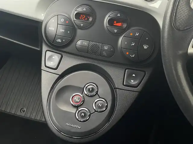 アバルト ５９５ ツーリズモ 山梨県 2016(平28)年 4.8万km グレー 登録時走行距離：47179km/カロッツェリアメモリナビ/　CD DVD BT フルセグTV/バックカメラ/レザーシート/HIDヘッドライト/フォグランプ/リアフォグ/ETC/革巻きステアリング/ステアリングスイッチ/パドルシフト/アルミペダル/リモコンキー/スペアキー
