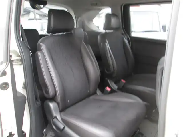 ホンダ フリード ハイブリット ジャストセレクション 千葉県 2012(平24)年 4.6万km プレミアムホワイトパール ワンオーナー/純正ナビ、ワンセグTV/バックカメラ/純正オーディオ【DVD/CD/SD/USB】/両側パワースライドドア/HIDヘッドライト/クルーズコントロール/前後コーナーセンサー/ハーフレザーシート/革巻きステアリング/ナビ連動ステアリングスイッチ/前方ドライブレコーダー/ETC、スペアキー/取扱説明書/ナビ取扱説明書/新車時保証書/ホンダ整備記録簿(H25/26/27/28/30/R2/5/6)