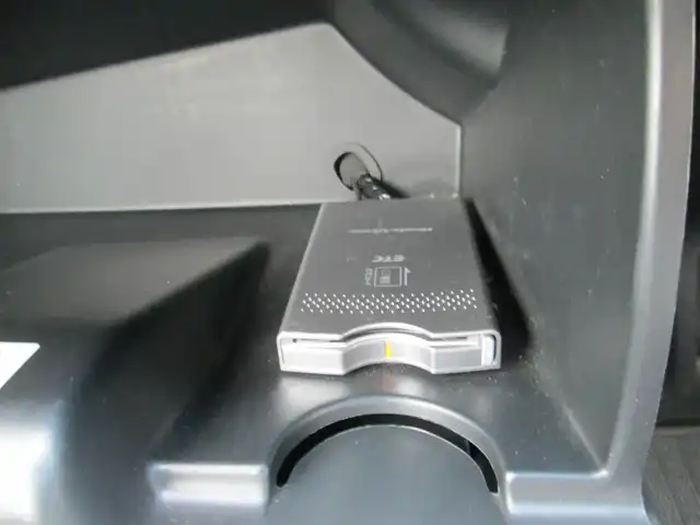 ホンダ フリード ハイブリット ジャストセレクション 千葉県 2012(平24)年 4.6万km プレミアムホワイトパール ワンオーナー/純正ナビ、ワンセグTV/バックカメラ/純正オーディオ【DVD/CD/SD/USB】/両側パワースライドドア/HIDヘッドライト/クルーズコントロール/前後コーナーセンサー/ハーフレザーシート/革巻きステアリング/ナビ連動ステアリングスイッチ/前方ドライブレコーダー/ETC、スペアキー/取扱説明書/ナビ取扱説明書/新車時保証書/ホンダ整備記録簿(H25/26/27/28/30/R2/5/6)