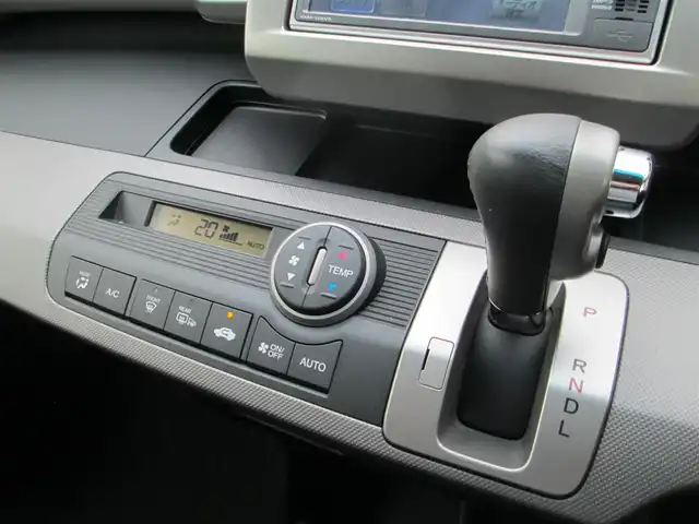 ホンダ フリード ハイブリット ジャストセレクション 千葉県 2012(平24)年 4.6万km プレミアムホワイトパール ワンオーナー/純正ナビ、ワンセグTV/バックカメラ/純正オーディオ【DVD/CD/SD/USB】/両側パワースライドドア/HIDヘッドライト/クルーズコントロール/前後コーナーセンサー/ハーフレザーシート/革巻きステアリング/ナビ連動ステアリングスイッチ/前方ドライブレコーダー/ETC、スペアキー/取扱説明書/ナビ取扱説明書/新車時保証書/ホンダ整備記録簿(H25/26/27/28/30/R2/5/6)