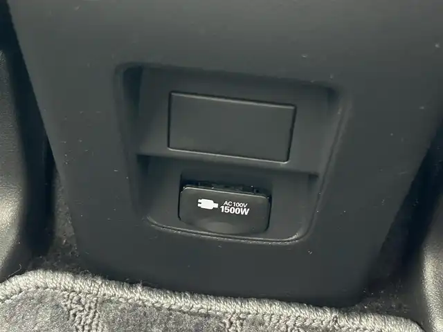 トヨタ ヴォクシー ハイブリッド S－Z 静岡県 2022(令4)年 5.5万km ホワイトパールクリスタルシャイン TOYOTA SAFETY SENSE/・プリクラッシュセーフティ/・レーントレーシングアシスト/・レーダークルーズコントロール/・アダプティブハイビーム/・発進遅れ抑止機能/・レーンチェンジアシスト/純正ナビ/AM FM CD DVD Bluetooth ipod /AppleCarPlay AndroidAuto/ヘッドアップディスプレイ/レザーシート/全席シートヒーター/エアシート/オートブレーキホールド/電動パーキングブレーキ/純正16インチアルミホイール/革巻きステアリング/ステアリングスイッチ/スマートキー＆プッシュスタート/サンシェード/後席カーテン/取扱説明書/フルセグTV　/アラウンドビューモニター/バックモニター/自動駐車システム/ビルトインETC2.0/COMTECドライブレコーダー(HDR361G5)/LEDオートヘッドライト/両側パワースライドドア