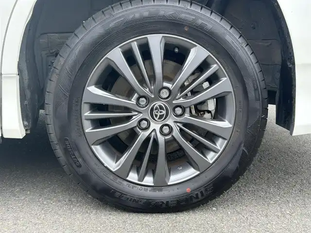 トヨタ ヴォクシー ハイブリッド S－Z 静岡県 2022(令4)年 5.5万km ホワイトパールクリスタルシャイン TOYOTA SAFETY SENSE/・プリクラッシュセーフティ/・レーントレーシングアシスト/・レーダークルーズコントロール/・アダプティブハイビーム/・発進遅れ抑止機能/・レーンチェンジアシスト/純正ナビ/AM FM CD DVD Bluetooth ipod /AppleCarPlay AndroidAuto/ヘッドアップディスプレイ/レザーシート/全席シートヒーター/エアシート/オートブレーキホールド/電動パーキングブレーキ/純正16インチアルミホイール/革巻きステアリング/ステアリングスイッチ/スマートキー＆プッシュスタート/サンシェード/後席カーテン/取扱説明書/フルセグTV　/アラウンドビューモニター/バックモニター/自動駐車システム/ビルトインETC2.0/COMTECドライブレコーダー(HDR361G5)/LEDオートヘッドライト/両側パワースライドドア