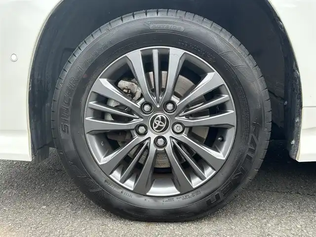トヨタ ヴォクシー ハイブリッド S－Z 静岡県 2022(令4)年 5.5万km ホワイトパールクリスタルシャイン TOYOTA SAFETY SENSE/・プリクラッシュセーフティ/・レーントレーシングアシスト/・レーダークルーズコントロール/・アダプティブハイビーム/・発進遅れ抑止機能/・レーンチェンジアシスト/純正ナビ/AM FM CD DVD Bluetooth ipod /AppleCarPlay AndroidAuto/ヘッドアップディスプレイ/レザーシート/全席シートヒーター/エアシート/オートブレーキホールド/電動パーキングブレーキ/純正16インチアルミホイール/革巻きステアリング/ステアリングスイッチ/スマートキー＆プッシュスタート/サンシェード/後席カーテン/取扱説明書/フルセグTV　/アラウンドビューモニター/バックモニター/自動駐車システム/ビルトインETC2.0/COMTECドライブレコーダー(HDR361G5)/LEDオートヘッドライト/両側パワースライドドア