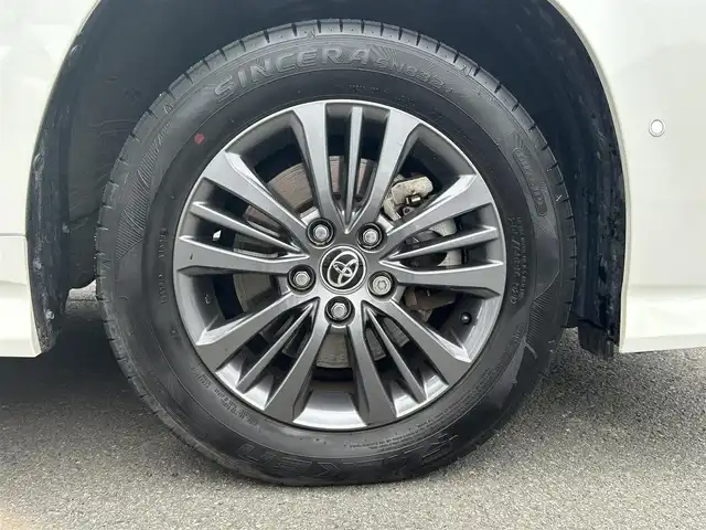 トヨタ ヴォクシー ハイブリッド S－Z 静岡県 2022(令4)年 5.5万km ホワイトパールクリスタルシャイン TOYOTA SAFETY SENSE/・プリクラッシュセーフティ/・レーントレーシングアシスト/・レーダークルーズコントロール/・アダプティブハイビーム/・発進遅れ抑止機能/・レーンチェンジアシスト/純正ナビ/AM FM CD DVD Bluetooth ipod /AppleCarPlay AndroidAuto/ヘッドアップディスプレイ/レザーシート/全席シートヒーター/エアシート/オートブレーキホールド/電動パーキングブレーキ/純正16インチアルミホイール/革巻きステアリング/ステアリングスイッチ/スマートキー＆プッシュスタート/サンシェード/後席カーテン/取扱説明書/フルセグTV　/アラウンドビューモニター/バックモニター/自動駐車システム/ビルトインETC2.0/COMTECドライブレコーダー(HDR361G5)/LEDオートヘッドライト/両側パワースライドドア
