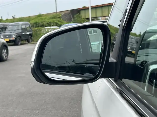 トヨタ ヴォクシー ハイブリッド S－Z 静岡県 2022(令4)年 5.5万km ホワイトパールクリスタルシャイン TOYOTA SAFETY SENSE/・プリクラッシュセーフティ/・レーントレーシングアシスト/・レーダークルーズコントロール/・アダプティブハイビーム/・発進遅れ抑止機能/・レーンチェンジアシスト/純正ナビ/AM FM CD DVD Bluetooth ipod /AppleCarPlay AndroidAuto/ヘッドアップディスプレイ/レザーシート/全席シートヒーター/エアシート/オートブレーキホールド/電動パーキングブレーキ/純正16インチアルミホイール/革巻きステアリング/ステアリングスイッチ/スマートキー＆プッシュスタート/サンシェード/後席カーテン/取扱説明書/フルセグTV　/アラウンドビューモニター/バックモニター/自動駐車システム/ビルトインETC2.0/COMTECドライブレコーダー(HDR361G5)/LEDオートヘッドライト/両側パワースライドドア