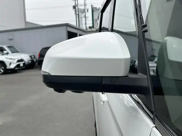 トヨタ ヴォクシー ハイブリッド S－Z 静岡県 2022(令4)年 5.5万km ホワイトパールクリスタルシャイン TOYOTA SAFETY SENSE/・プリクラッシュセーフティ/・レーントレーシングアシスト/・レーダークルーズコントロール/・アダプティブハイビーム/・発進遅れ抑止機能/・レーンチェンジアシスト/純正ナビ/AM FM CD DVD Bluetooth ipod /AppleCarPlay AndroidAuto/ヘッドアップディスプレイ/レザーシート/全席シートヒーター/エアシート/オートブレーキホールド/電動パーキングブレーキ/純正16インチアルミホイール/革巻きステアリング/ステアリングスイッチ/スマートキー＆プッシュスタート/サンシェード/後席カーテン/取扱説明書/フルセグTV　/アラウンドビューモニター/バックモニター/自動駐車システム/ビルトインETC2.0/COMTECドライブレコーダー(HDR361G5)/LEDオートヘッドライト/両側パワースライドドア