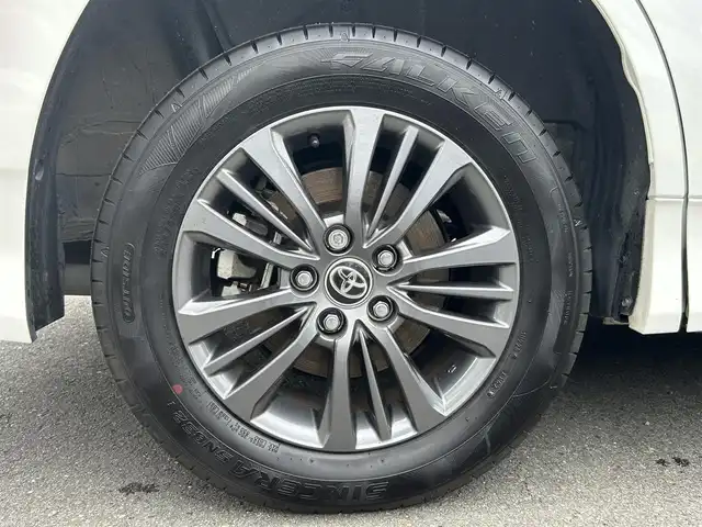 トヨタ ヴォクシー ハイブリッド S－Z 静岡県 2022(令4)年 5.5万km ホワイトパールクリスタルシャイン TOYOTA SAFETY SENSE/・プリクラッシュセーフティ/・レーントレーシングアシスト/・レーダークルーズコントロール/・アダプティブハイビーム/・発進遅れ抑止機能/・レーンチェンジアシスト/純正ナビ/AM FM CD DVD Bluetooth ipod /AppleCarPlay AndroidAuto/ヘッドアップディスプレイ/レザーシート/全席シートヒーター/エアシート/オートブレーキホールド/電動パーキングブレーキ/純正16インチアルミホイール/革巻きステアリング/ステアリングスイッチ/スマートキー＆プッシュスタート/サンシェード/後席カーテン/取扱説明書/フルセグTV　/アラウンドビューモニター/バックモニター/自動駐車システム/ビルトインETC2.0/COMTECドライブレコーダー(HDR361G5)/LEDオートヘッドライト/両側パワースライドドア
