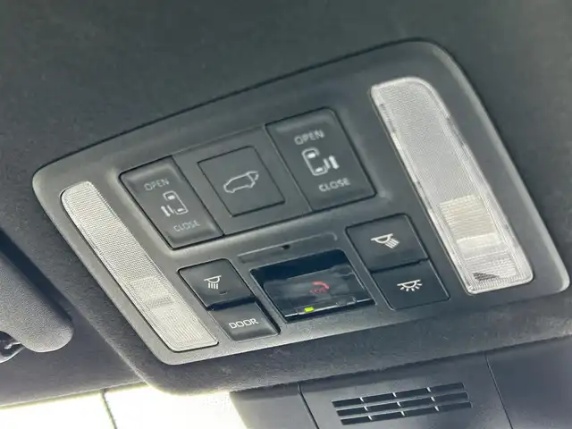 トヨタ ヴォクシー ハイブリッド S－Z 静岡県 2022(令4)年 5.5万km ホワイトパールクリスタルシャイン TOYOTA SAFETY SENSE/・プリクラッシュセーフティ/・レーントレーシングアシスト/・レーダークルーズコントロール/・アダプティブハイビーム/・発進遅れ抑止機能/・レーンチェンジアシスト/純正ナビ/AM FM CD DVD Bluetooth ipod /AppleCarPlay AndroidAuto/ヘッドアップディスプレイ/レザーシート/全席シートヒーター/エアシート/オートブレーキホールド/電動パーキングブレーキ/純正16インチアルミホイール/革巻きステアリング/ステアリングスイッチ/スマートキー＆プッシュスタート/サンシェード/後席カーテン/取扱説明書/フルセグTV　/アラウンドビューモニター/バックモニター/自動駐車システム/ビルトインETC2.0/COMTECドライブレコーダー(HDR361G5)/LEDオートヘッドライト/両側パワースライドドア