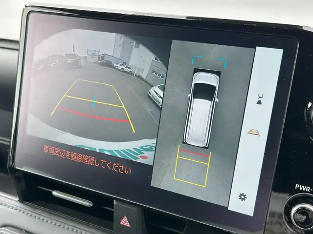 トヨタ ヴォクシー ハイブリッド S－Z 静岡県 2022(令4)年 5.5万km ホワイトパールクリスタルシャイン TOYOTA SAFETY SENSE/・プリクラッシュセーフティ/・レーントレーシングアシスト/・レーダークルーズコントロール/・アダプティブハイビーム/・発進遅れ抑止機能/・レーンチェンジアシスト/純正ナビ/AM FM CD DVD Bluetooth ipod /AppleCarPlay AndroidAuto/ヘッドアップディスプレイ/レザーシート/全席シートヒーター/エアシート/オートブレーキホールド/電動パーキングブレーキ/純正16インチアルミホイール/革巻きステアリング/ステアリングスイッチ/スマートキー＆プッシュスタート/サンシェード/後席カーテン/取扱説明書/フルセグTV　/アラウンドビューモニター/バックモニター/自動駐車システム/ビルトインETC2.0/COMTECドライブレコーダー(HDR361G5)/LEDオートヘッドライト/両側パワースライドドア