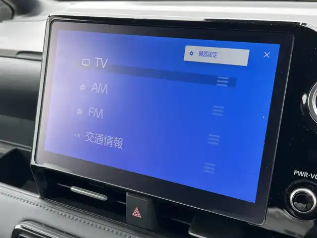 トヨタ ヴォクシー ハイブリッド S－Z 静岡県 2022(令4)年 5.5万km ホワイトパールクリスタルシャイン TOYOTA SAFETY SENSE/・プリクラッシュセーフティ/・レーントレーシングアシスト/・レーダークルーズコントロール/・アダプティブハイビーム/・発進遅れ抑止機能/・レーンチェンジアシスト/純正ナビ/AM FM CD DVD Bluetooth ipod /AppleCarPlay AndroidAuto/ヘッドアップディスプレイ/レザーシート/全席シートヒーター/エアシート/オートブレーキホールド/電動パーキングブレーキ/純正16インチアルミホイール/革巻きステアリング/ステアリングスイッチ/スマートキー＆プッシュスタート/サンシェード/後席カーテン/取扱説明書/フルセグTV　/アラウンドビューモニター/バックモニター/自動駐車システム/ビルトインETC2.0/COMTECドライブレコーダー(HDR361G5)/LEDオートヘッドライト/両側パワースライドドア