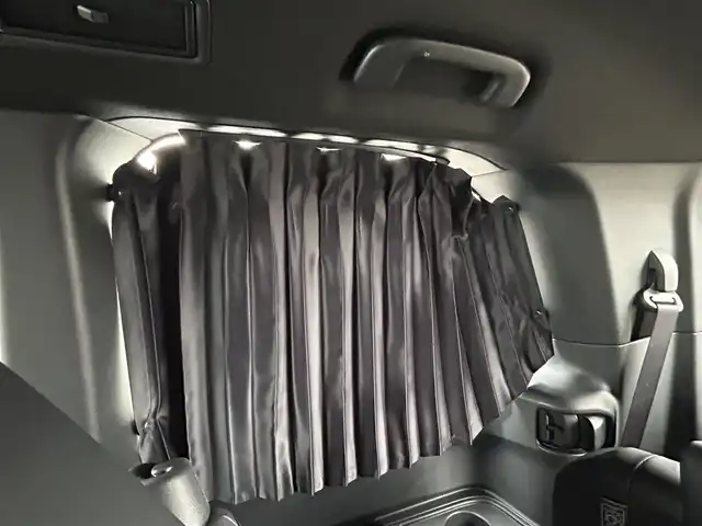 トヨタ ヴォクシー ハイブリッド S－Z 静岡県 2022(令4)年 5.5万km ホワイトパールクリスタルシャイン TOYOTA SAFETY SENSE/・プリクラッシュセーフティ/・レーントレーシングアシスト/・レーダークルーズコントロール/・アダプティブハイビーム/・発進遅れ抑止機能/・レーンチェンジアシスト/純正ナビ/AM FM CD DVD Bluetooth ipod /AppleCarPlay AndroidAuto/ヘッドアップディスプレイ/レザーシート/全席シートヒーター/エアシート/オートブレーキホールド/電動パーキングブレーキ/純正16インチアルミホイール/革巻きステアリング/ステアリングスイッチ/スマートキー＆プッシュスタート/サンシェード/後席カーテン/取扱説明書/フルセグTV　/アラウンドビューモニター/バックモニター/自動駐車システム/ビルトインETC2.0/COMTECドライブレコーダー(HDR361G5)/LEDオートヘッドライト/両側パワースライドドア