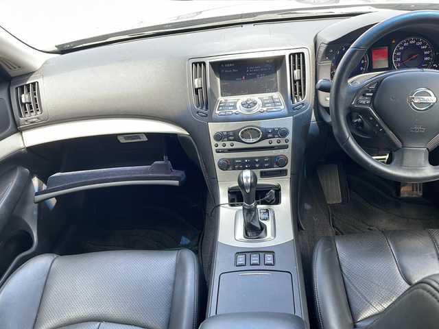 日産 スカイライン 350GT Type P 山梨県 2008(平20)年 7.3万km ブリリアントシルバー 純正ナビ　/ＥＴＣ　/バックカメラ　/黒革シート　/メモリ付きパワーシート　/前席シートヒーター/ドライブレコーダー　/スマートキー　/オートライト　/デュアルエアコン　/横滑り防止　/盗難防止装置　/ＨＩＤヘッドライト