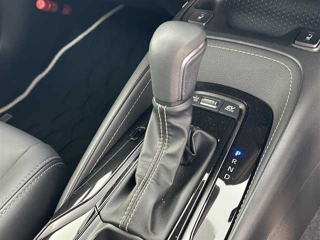 トヨタ カローラツーリング ハイブリッド ダブルバイビー 福井県 2023(令5)年 0.1万km プラチナホワイトパールマイカ 純正ディスプレイオーディオ　/BT Miracast フルセグTV FM AM /スペアキー　/バックカメラ　/トヨタセーフティセンス　/アダプティブクルーズコントロール　/ビルトインETC2.0/ブラインドスポットモニター/電動パーキングブレーキ/前後コーナーセンサー/前席シートヒーター /オートライト/ハーフレザーシート/革巻きステアリング/ステアリングヒーター/純正フロアマット/ドアバイザー