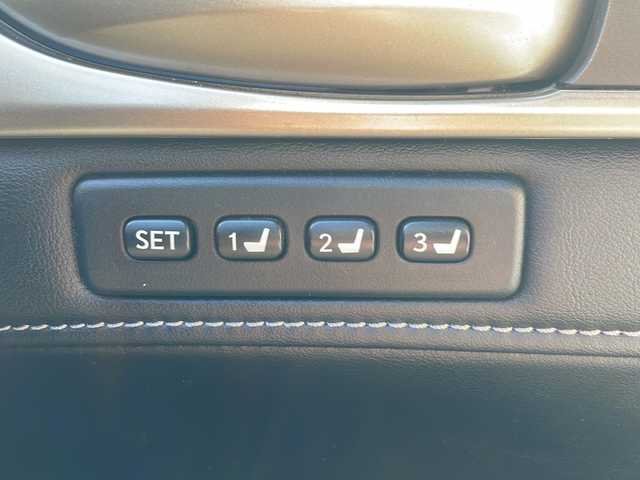 レクサス ＧＳ 350 バージョンL 道北・旭川 2013(平25)年 10.2万km スターライトブラックガラスフレーク ・４WD/・禁煙車/・純正ナビCD/DVD/BT/TV/USB/AUX/・黒革シート/・バックカメラ/・全席シートヒーター/・前席エアシート/・パワーシート/・前席シートメモリー/・パワーシート/・革巻きコンビステアリング/・モード切替ノーマル/エコ/スポーツ/スポーツ＋/・クルーズコントロール/・リアサンシェード/・ミラーヒーター/・リアドアサンシェード/・ドアミラーウインカー/・ヘッドライトウォッシャー/・フォグランプ/・LEDヘッドライト/・電格ミラー/・パドルシフト/・ステアリングスイッチ/・ビルトインETC/・オートエアコン/・スペアキー1個/・カードキー1枚