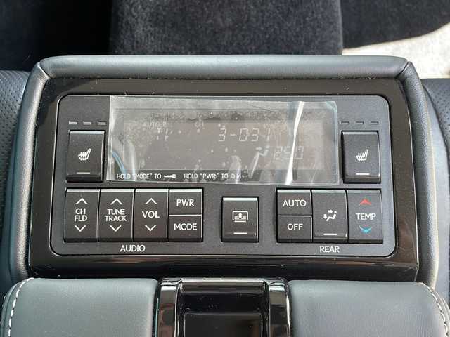 レクサス ＧＳ 350 バージョンL 道北・旭川 2013(平25)年 10.2万km スターライトブラックガラスフレーク ・４WD/・禁煙車/・純正ナビCD/DVD/BT/TV/USB/AUX/・黒革シート/・バックカメラ/・全席シートヒーター/・前席エアシート/・パワーシート/・前席シートメモリー/・パワーシート/・革巻きコンビステアリング/・モード切替ノーマル/エコ/スポーツ/スポーツ＋/・クルーズコントロール/・リアサンシェード/・ミラーヒーター/・リアドアサンシェード/・ドアミラーウインカー/・ヘッドライトウォッシャー/・フォグランプ/・LEDヘッドライト/・電格ミラー/・パドルシフト/・ステアリングスイッチ/・ビルトインETC/・オートエアコン/・スペアキー1個/・カードキー1枚