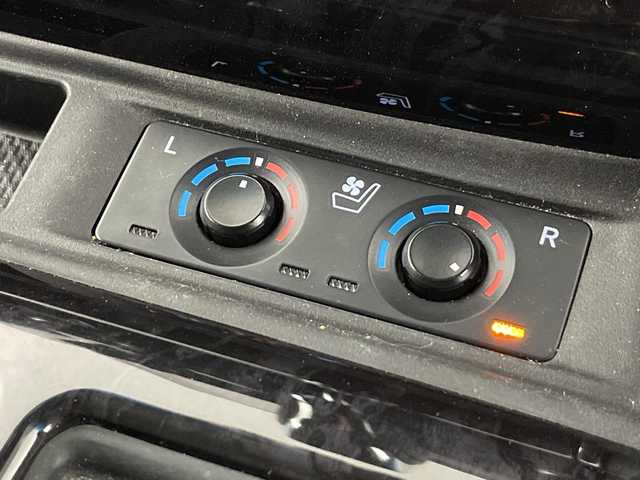 トヨタ ヴェルファイア Z Gエディション 愛知県 2020(令2)年 5.3万km ホワイトパールクリスタルシャイン 禁煙車/純正10インチナビ/（CD/DVD/USB/Bluetooth/フルセグTV）/バックカメラ/純正フリップダウンモニター/シーケンシャルウインカー/トヨタセーフティセンス/・プリクラッシュセーフティ/・レーントレーシングアシスト/・クリアランスソナー/・パーキングサポートブレーキ/・ロードサインアシスト/・レーダークルーズコントロール/・オートマチックハイビーム/ETC/ドライブレコーダー/合皮シート/前席シートヒーター/前席シートベンチレーション/オットマン/パワーシート/メモリシート/革巻きステアリング/ステアリングヒーター/両側パワースライドドア/パワーバックドア/純正18インチアルミホイール/スマートキー/スペアキー1本/プッシュスタート/三眼LEDヘッドライト/フロントフォグランプ/オートライト/純正フロアマット/電子パーキングブレーキ/オートホールド/電動格納ミラー