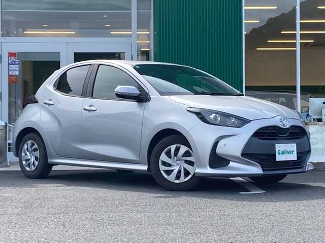 トヨタ ヤリス X 愛媛県 2020(令2)年 2万km シルバー ディスプレイオーディオ /・ナビキット /・Bluetooth USB /ビルトインETC /プリクラッシュセーフティー  /・衝突軽減ブレーキ /・レーンキープアシスト /・クリアランスソナー /・標識認識機能 /・オートハイビーム /アイドリングストップ/フロアマット/電動格納ミラー/・ウィンカーミラー /リモコンキー/・スペアキー/取扱説明書/保証書