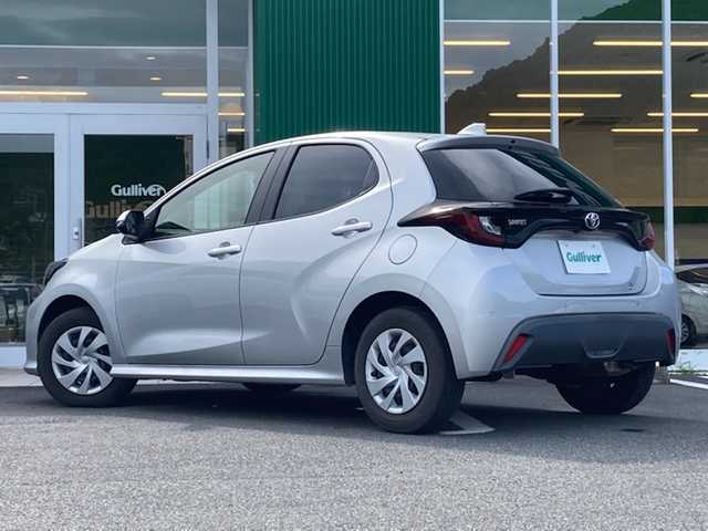 トヨタ ヤリス X 愛媛県 2020(令2)年 2万km シルバー ディスプレイオーディオ /・ナビキット /・Bluetooth USB /ビルトインETC /プリクラッシュセーフティー  /・衝突軽減ブレーキ /・レーンキープアシスト /・クリアランスソナー /・標識認識機能 /・オートハイビーム /アイドリングストップ/フロアマット/電動格納ミラー/・ウィンカーミラー /リモコンキー/・スペアキー/取扱説明書/保証書